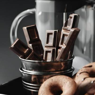 现代咖啡机 咖啡壶 咖啡 巧克力 甜点 食物 摆件 装饰品 餐厅食物